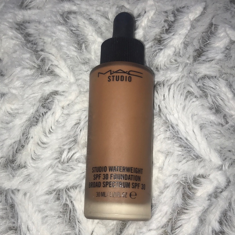 MAC STUDIO WATERWEIGHT FOUNDATION NW47